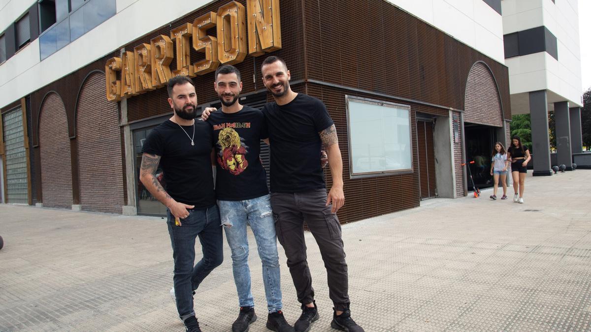 Los tres socios del negocio Sergio Sanz, Iñigo Martínez y Iosu Valero