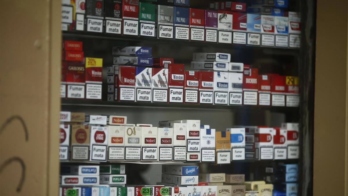 Cajetillas de tabaco en un estanco.