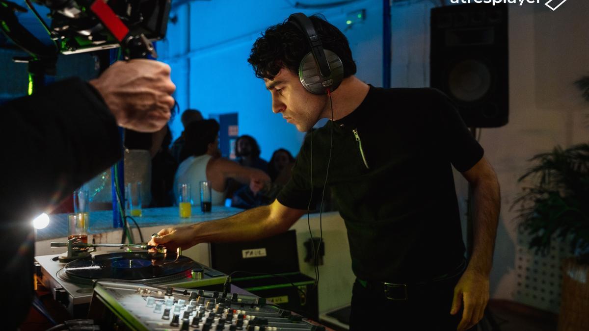 El actor Álex Monner, en el rodaje de una secuencia de ‘La Ruta 2’