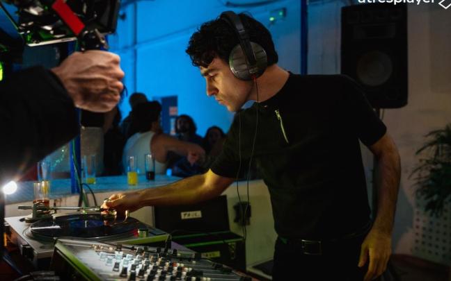 El actor Álex Monner, en el rodaje de una secuencia de ‘La Ruta 2’