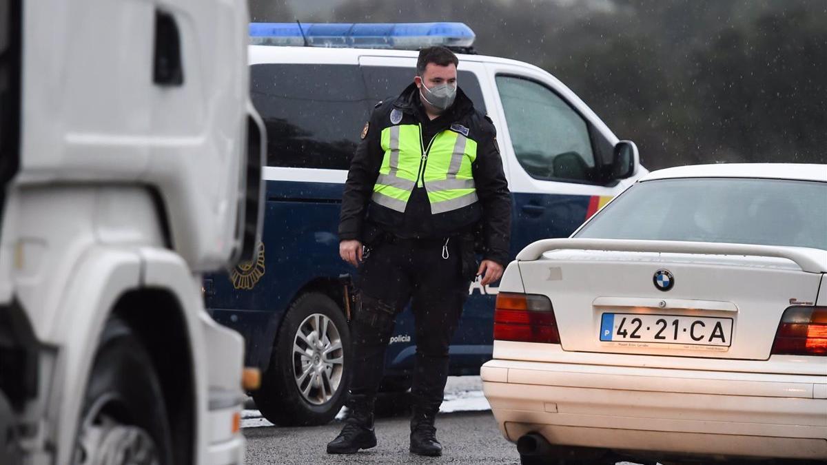 Un policía en Portugal.