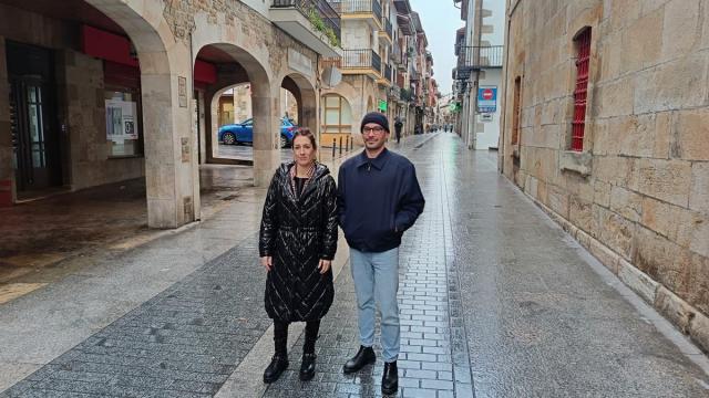 La alcaldesa Izaro Elorza y el edil Iñigo Ruiz, este lunes en la presentación del diagnóstico y el plan de acción.