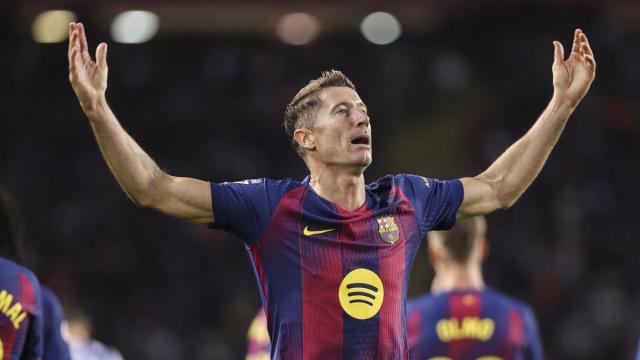 Robert Lewandowski celebra un gol con la camiseta del Barcelona.