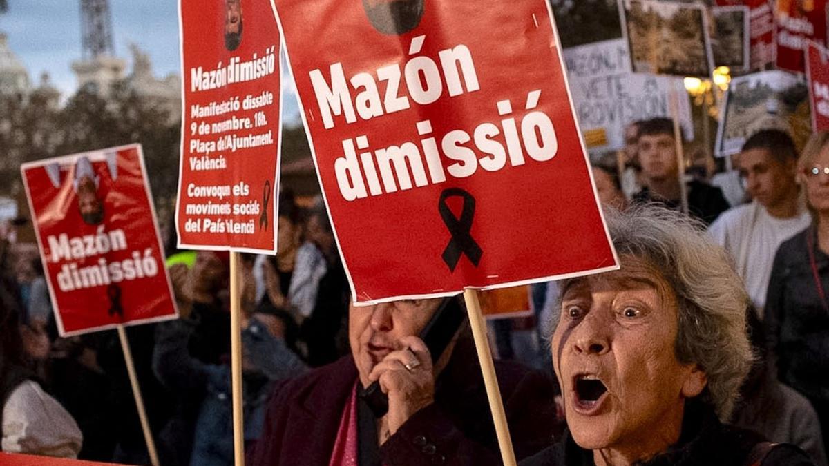 Imagen de una de las cinco marchas celebradas en Valencia para pedir la dimisión del president Mazón.