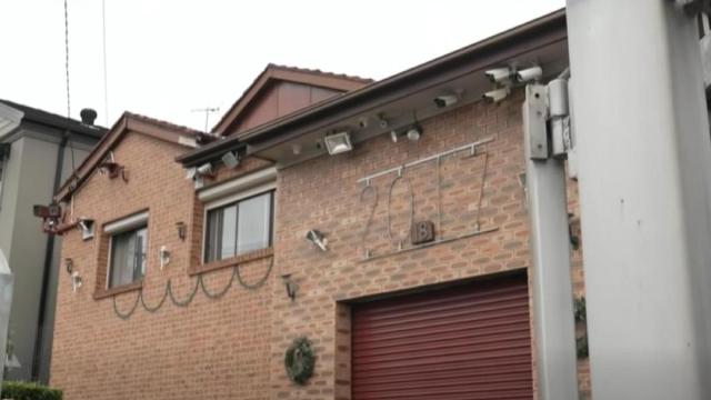 Este jubilado tiene su casa equipada con 32 cámaras valoradas en más de 50.000 dólares — y sigue comprando más.