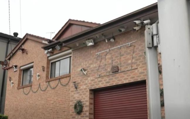 Este jubilado tiene su casa equipada con 32 cámaras valoradas en más de 50.000 dólares — y sigue comprando más.