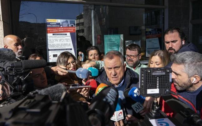 El dueño de Atrio, José Polo, ofrece declaraciones a los medios. El dueño de Atrio, José Polo, ofrece declaraciones a los medios.