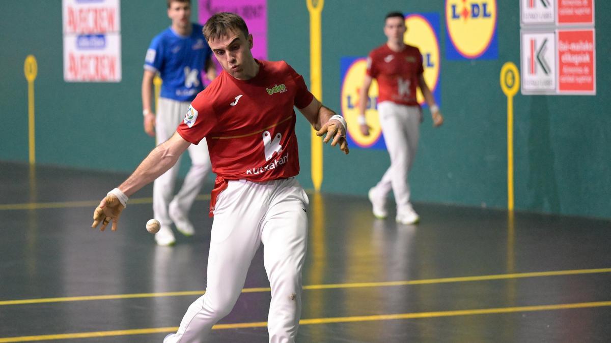 Murua y Gabirondo remontan a Peña II-Salaverri II en el Campeonato de Parejas Serie B.