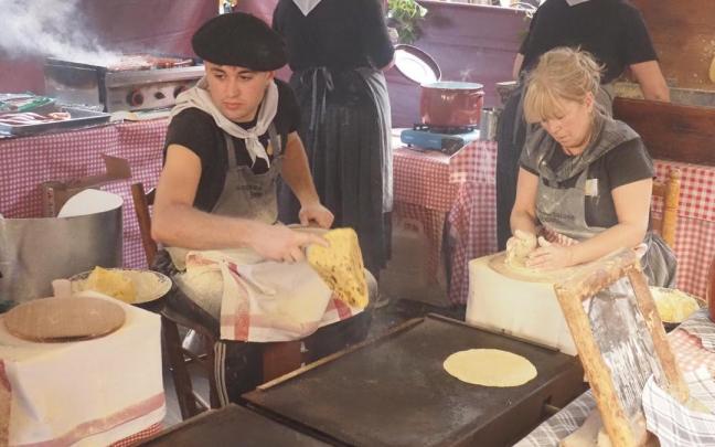 Taloaren prestaketa, Debako Urteberriko azokan.