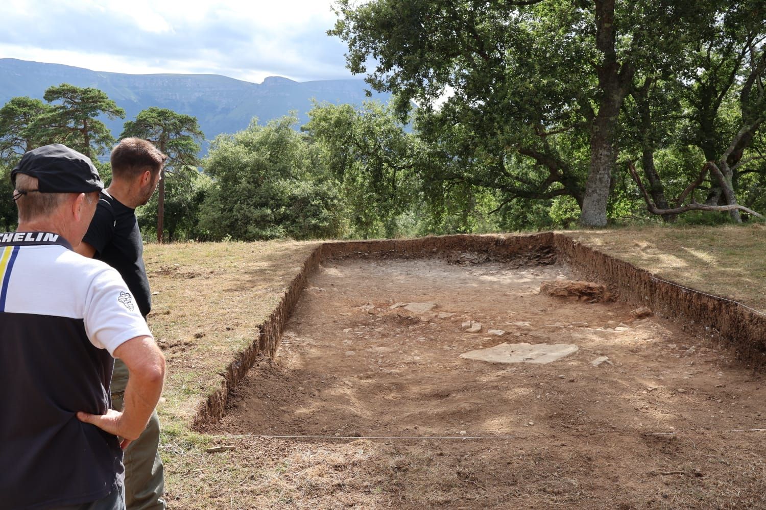 La cata de 5x10 abierta en busca de estructuras de alguna vivienda