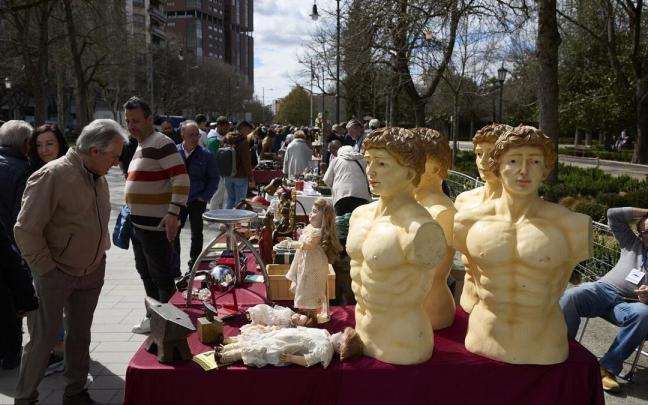 Nuevo mercadillo de coleccionismo y antigüedades en el Bosquecillo