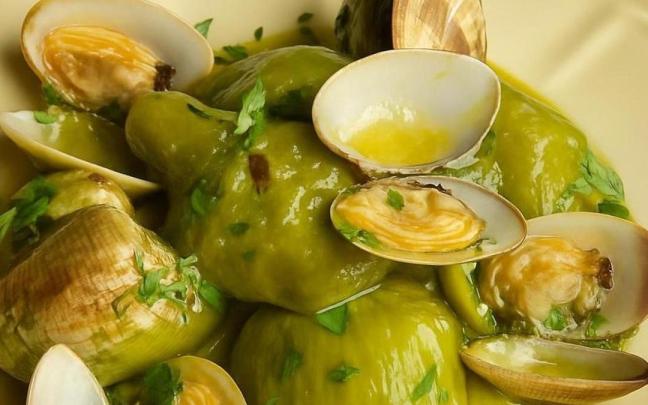 Alcachofas con almejas.