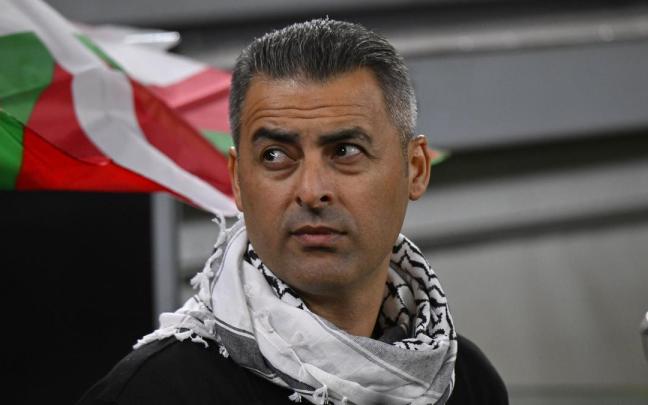 Ehab Abu Jazar, seleccionador de Palestina, en una imagen del encuentro.