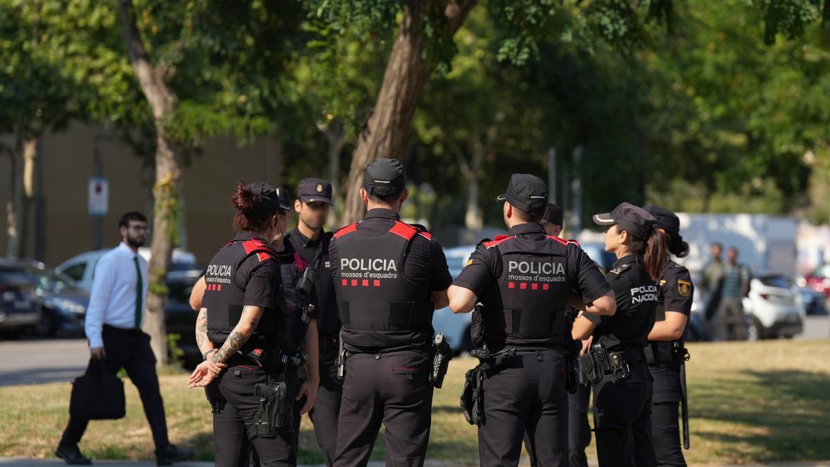 Patrullaje de Mossos d'Esquadra.