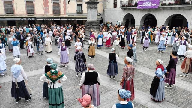 Erromeria Egunak musika eta dantzaz jantziko ditu Mutrikuko kaleak.