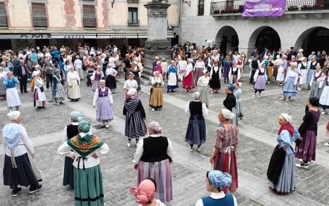 Erromeria Egunak musika eta dantzaz jantziko ditu Mutrikuko kaleak.