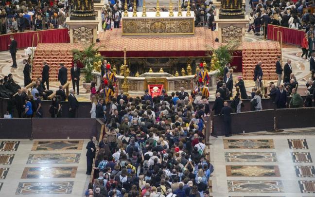 Largas colas en el Vaticano para despedir al Papa Francisco / ZUMA vía Europa Press Largas colas en el Vaticano para despedir al Papa Francisco