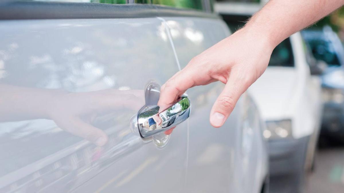 Los trucos de un agente para evitar robos en tu vehículo este verano