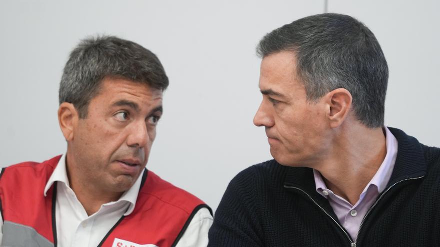 Pedro Sánchez junto al presidente Mazón este jueves en Valencia.