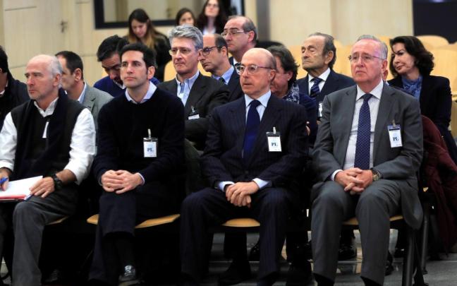 El antiguo presidente del grupo Pescanova Manuel Fernández de Sousa (d), junto a los máximos responsables de la empresa entre 2009 y 2013