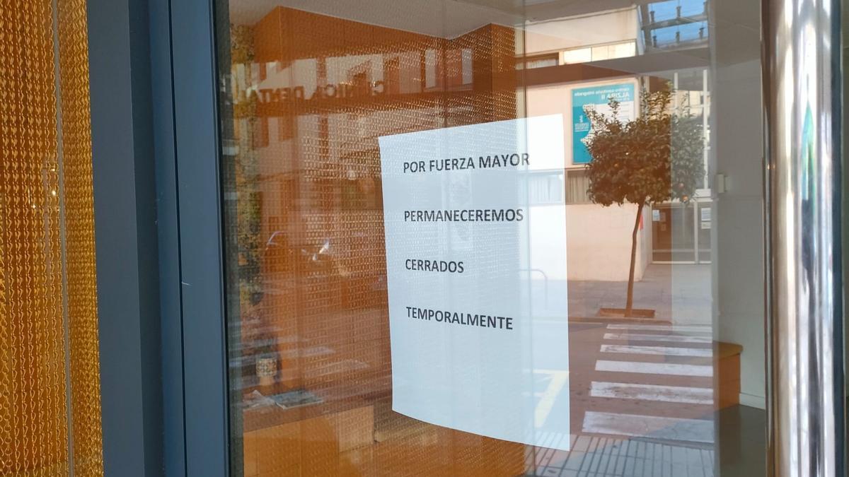 Cartel en la clínica dental donde fue tratada la menor