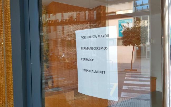 Cartel en la clínica dental donde fue tratada la menor