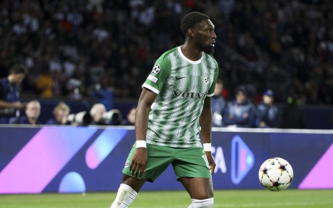 Dylan Batubinsika, jugador del Maccabi Haifa israelí. Dylan Batubinsika, jugador del Maccabi Haifa israelí.