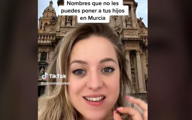 La 'tiktoker' Celia Sánchez, en su vídeo.