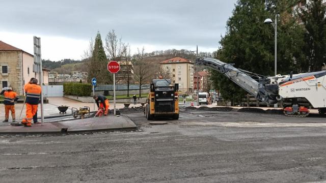 Obras de asfaltado en Zinkoenea.