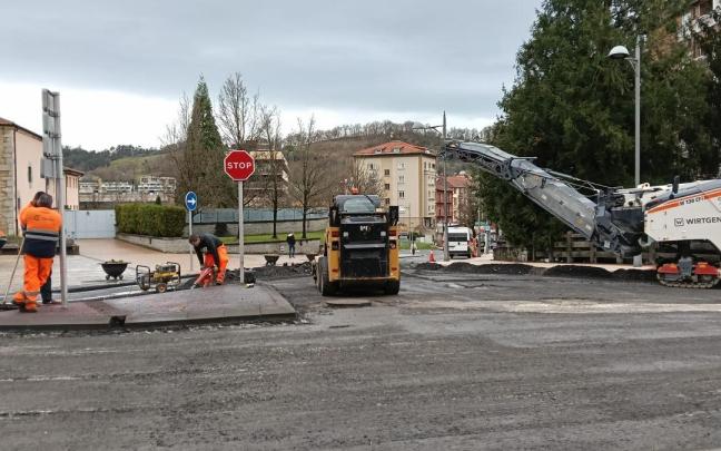 Obras de asfaltado en Zinkoenea.