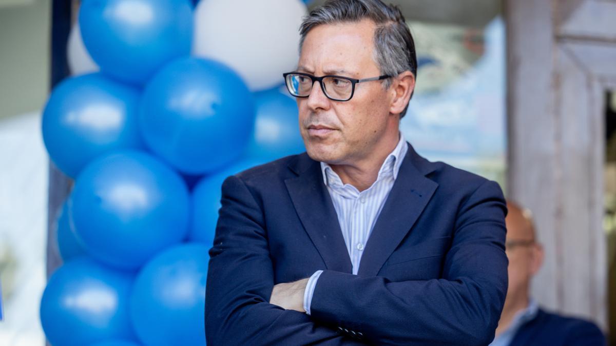 El secretario general del PP de Madrid, Alfonso Serrano, durante la inauguración de la nueva sede del Partido Popular de Pozuelo de Alarcón