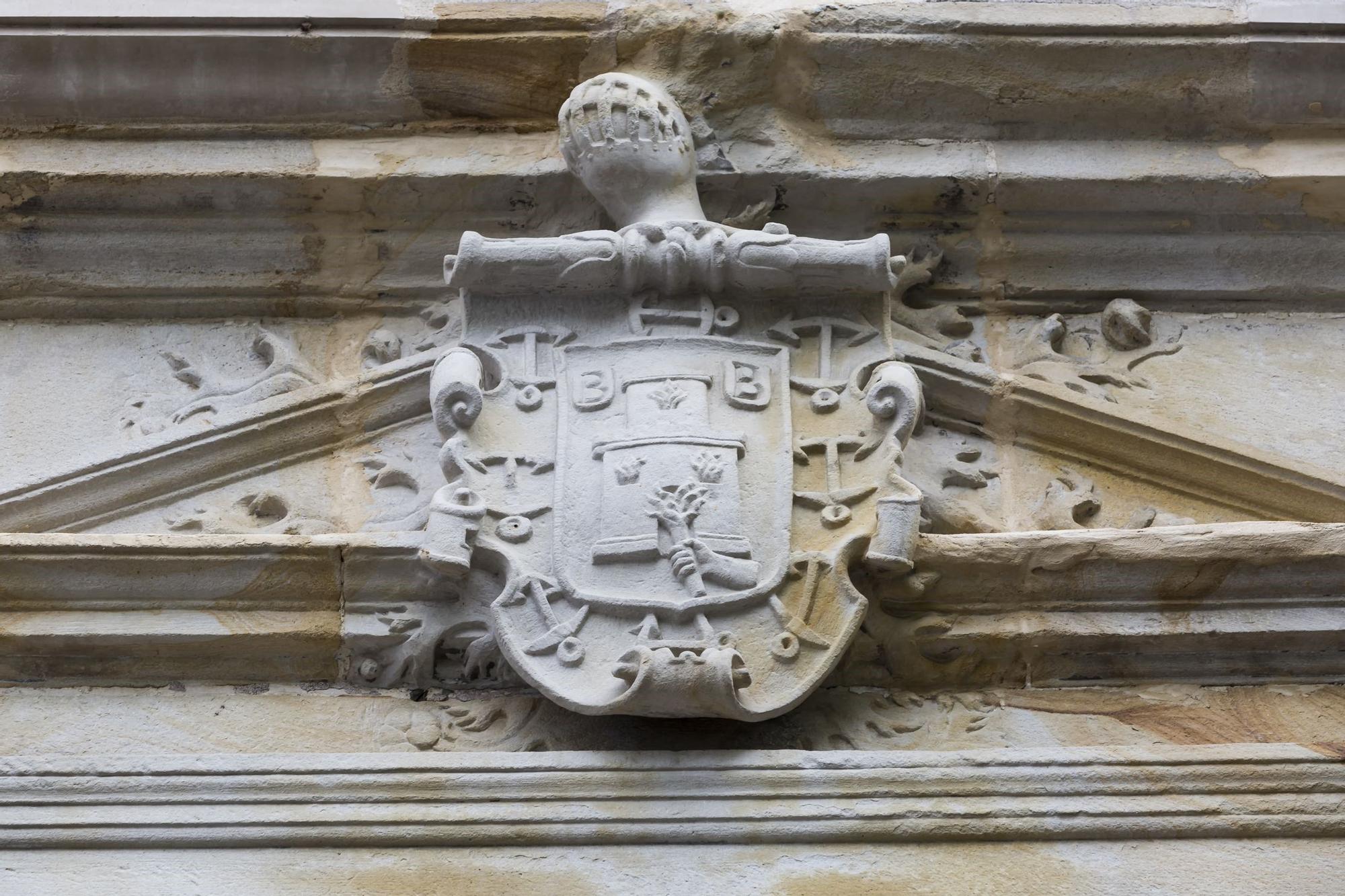 El escudo del palacio de Báñez de Artazubiaga en Iturriotz.