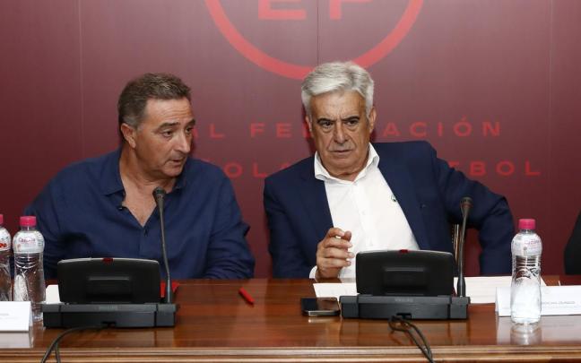 El presidente de la RFEF en funciones, Pedro Rochan (a la derecha de la imagen), encabezó la reunión de las Territoriales que pidieron la dimisión de Rubiale El presidente de la RFEF en funciones, Pedro Rochan (a la derecha de la imagen), encabezó la reunión de las Territoriales que pidieron la dimisión de Rubiale