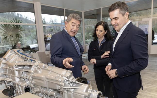 El consejero de Industria, Mikel Jauregi, visita la planta de Schaeffler en Elgoibar