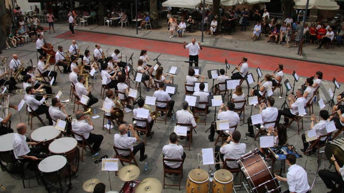 La banda de Bergara durante una actuación.