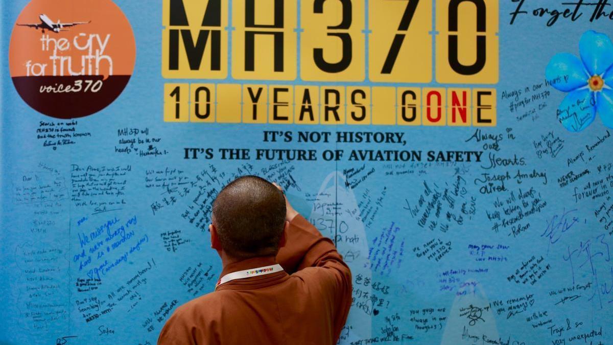Homenaje a las víctimas del vuelo MH370 en el décimo aniversario de la tragedia aérea.
