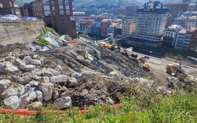 La paralización de las obras de la residencia dará paso a la estabilización de la zona de ladera más próxima a las viviendas.