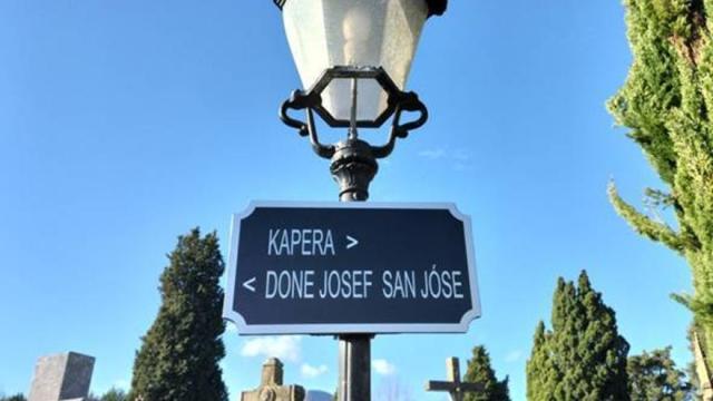 Señalización renovada dentro del recinto del cementerio de Durango.