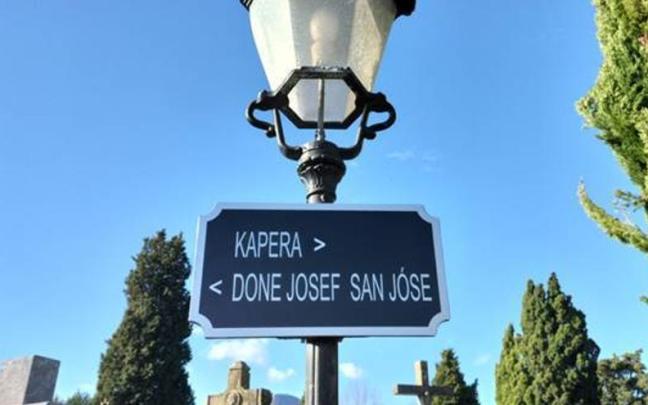 Señalización renovada dentro del recinto del cementerio de Durango.