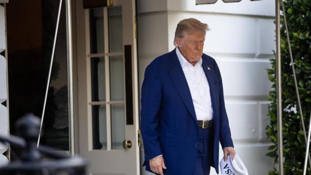 El presidente de Estados Unidos, Donald Trump, en la Casa Blanca antes de iniciar su viaje a La Haya (Países Bajos) para participar en la cumbre de la OTAN. / EFE El presidente de Estados Unidos, Donald Trump, en la Casa Blanca antes de iniciar su viaje a La Haya (Países Bajos) para participar en la cumbre de la OTAN.