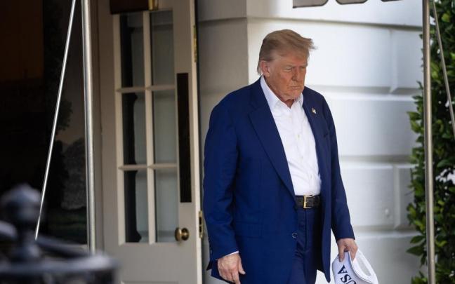 El presidente de Estados Unidos, Donald Trump, en la Casa Blanca antes de iniciar su viaje a La Haya (Países Bajos) para participar en la cumbre de la OTAN. / EFE El presidente de Estados Unidos, Donald Trump, en la Casa Blanca antes de iniciar su viaje a La Haya (Países Bajos) para participar en la cumbre de la OTAN.
