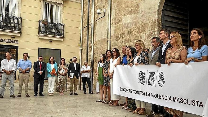 Llanos Massó, alejada de la pancarta.