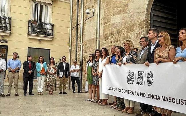 Llanos Massó, alejada de la pancarta. Llanos Massó, alejada de la pancarta.