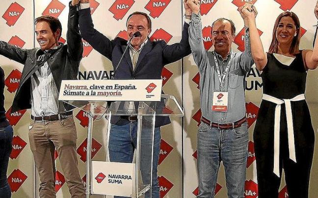 Esparza, con Sayas, Adanero y Ruth Goñi, la noche electoral. Hoy todos están en el PP. | FOTO: JAVIER BERGASA Esparza, con Sayas, Adanero y Ruth Goñi, la noche electoral. Hoy todos están en el PP. | FOTO: JAVIER BERGASA
