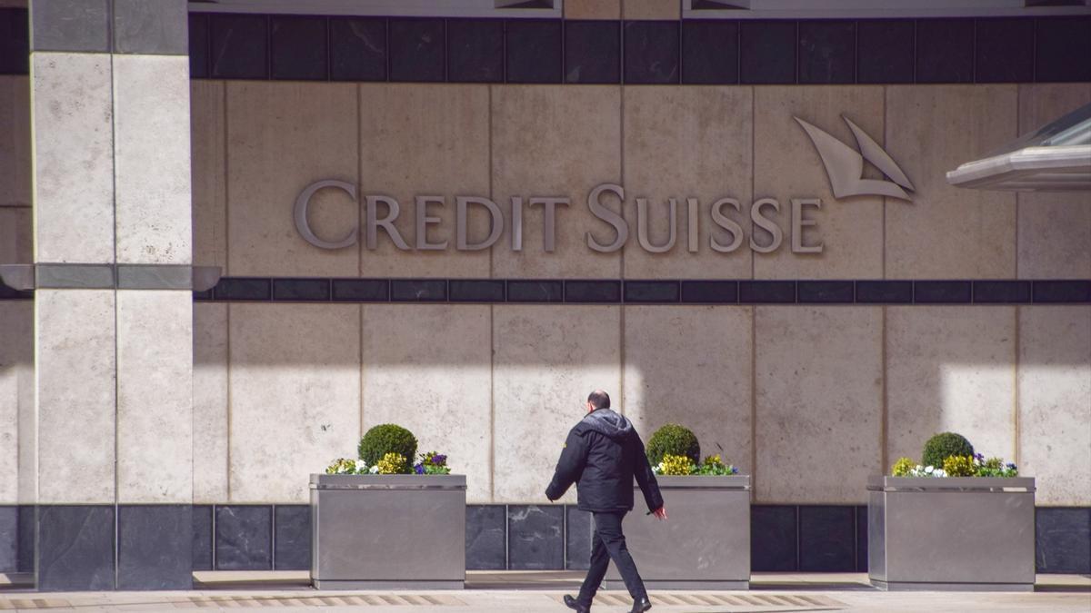 Fachada de las oficinas de Credit Suisse en Reino Unido.