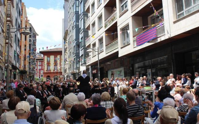 La calle Toribio Etxabarria será el marco del concierto de los músicos eibartarras.