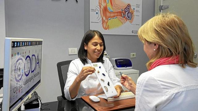 “Solo podemos trabajar con la parte del oído sana, la otra no se recupera”