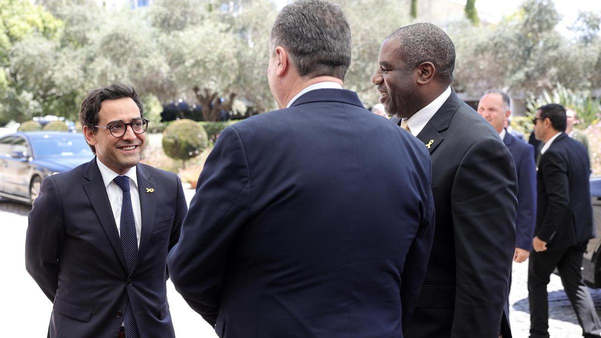 El ministro británico de Asuntos Exteriores y su homólogo francés visitan Israel en el segundo día de conversaciones en Doha sobre el alto el fuego en Gaza