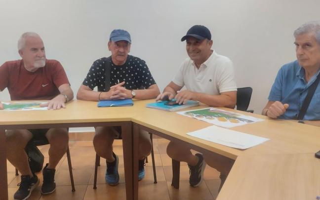 Iñaki Jauregialtzo, Mikel Olabe, Isidro Jara y Josean Lakunza, miembros de la asociación vecinal.