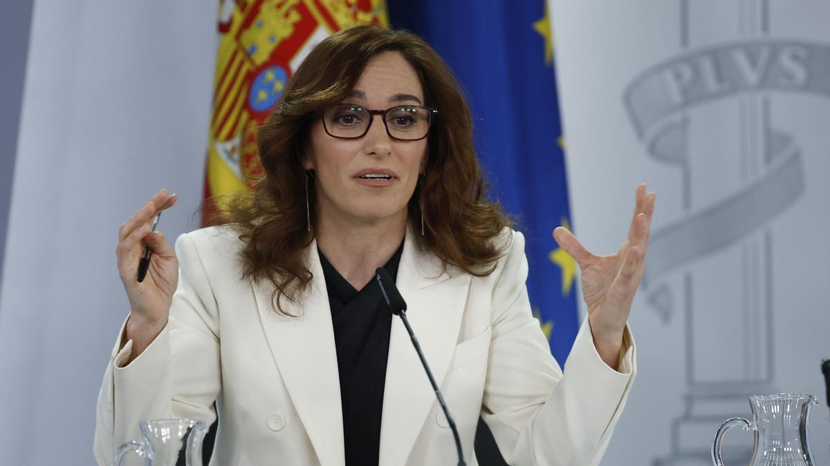 La ministra de Sanidad, Mónica García, en la rueda de prensa posterior al Consejo de Ministros.